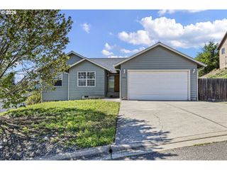 223 ARMANDE Loop, Roseburg, OR 97471