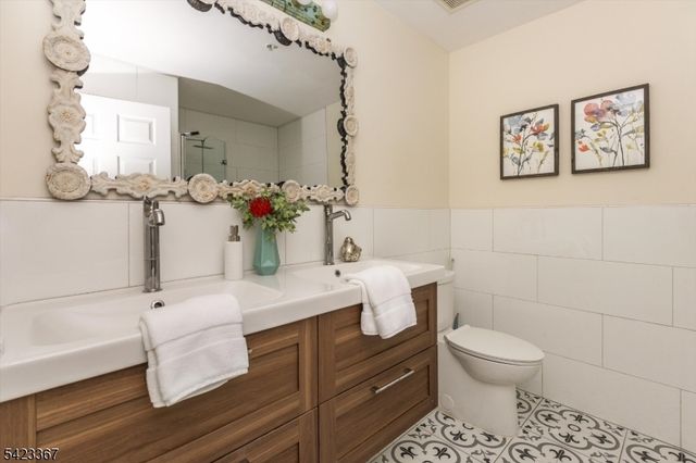 52 Greenbrook Dr 52, Bloomfield Twp., NJ 07003