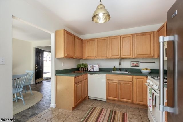 52 Greenbrook Dr 52, Bloomfield Twp., NJ 07003