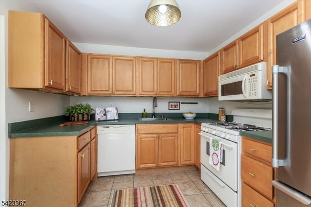 52 Greenbrook Dr 52, Bloomfield Twp., NJ 07003