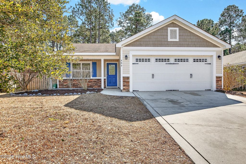 409 Blue Pennant Court, Sneads Ferry, NC 28460