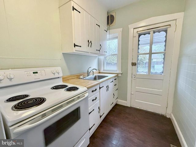 211 E CLINTON AVE, Oaklyn, NJ 08107