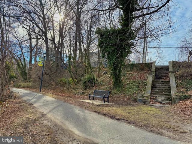 211 E CLINTON AVE, Oaklyn, NJ 08107