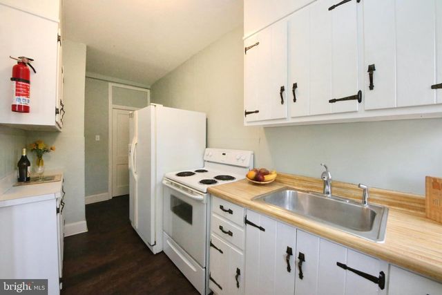 211 E CLINTON AVE, Oaklyn, NJ 08107