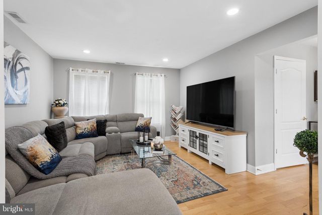 531 MANOR RD, Beverly, NJ 08010