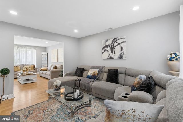 531 MANOR RD, Beverly, NJ 08010