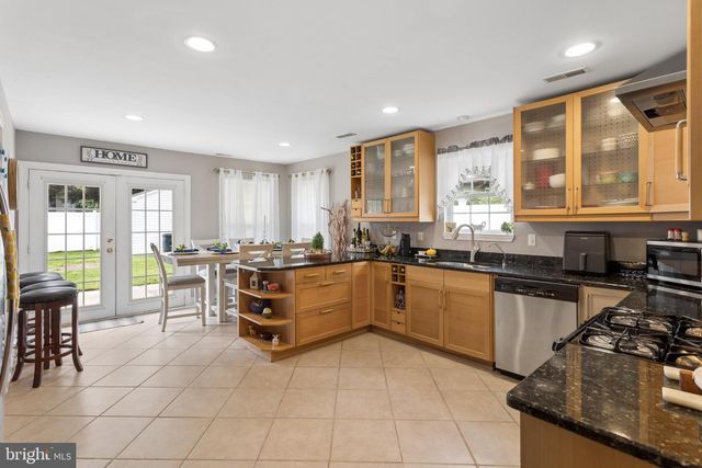 531 MANOR RD, Beverly, NJ 08010