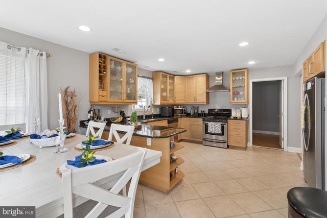 531 MANOR RD, Beverly, NJ 08010