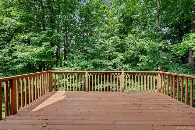 4 Annes Wood Lane, Mount Kisco, NY 10549