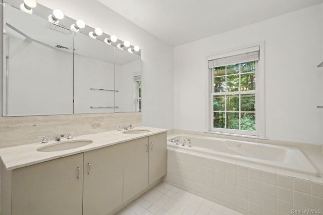 4 Annes Wood Lane, Mount Kisco, NY 10549