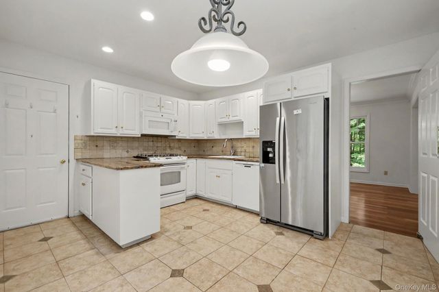 4 Annes Wood Lane, Mount Kisco, NY 10549