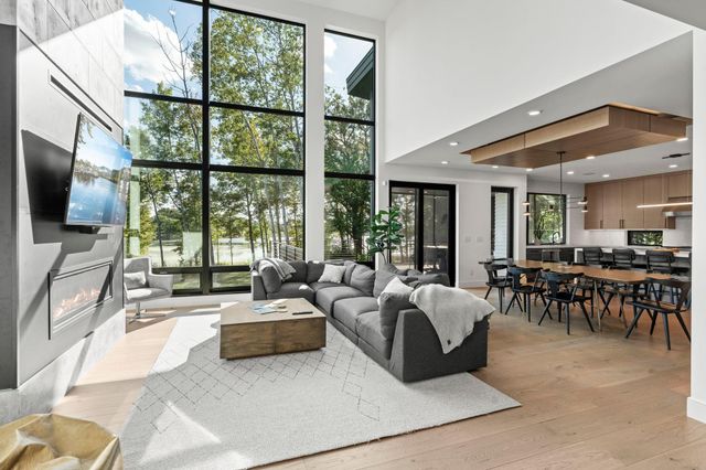 746 Peninsula Point Road, Shakopee, MN 55379