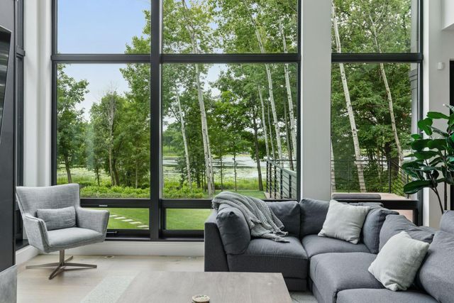 746 Peninsula Point Road, Shakopee, MN 55379