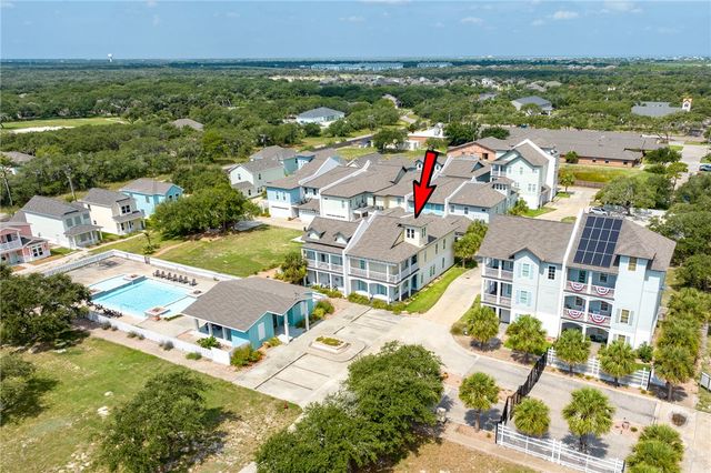 102 Frontenac Lane, Rockport, TX 78382