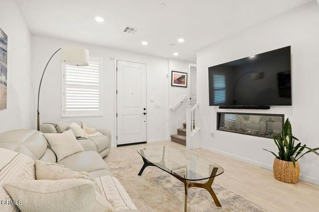 1536 E Thompson Boulevard, Ventura, CA 93001