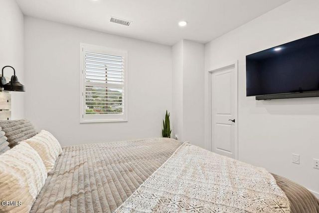 1536 E Thompson Boulevard, Ventura, CA 93001