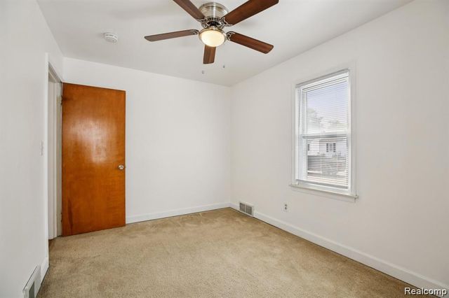 553 E Annabelle Avenue, Hazel Park, MI 48030