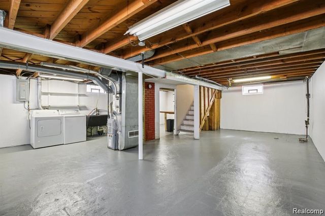 553 E Annabelle Avenue, Hazel Park, MI 48030