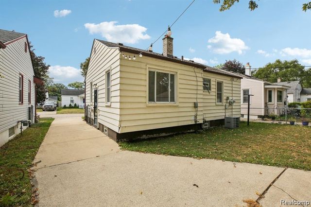 553 E Annabelle Avenue, Hazel Park, MI 48030