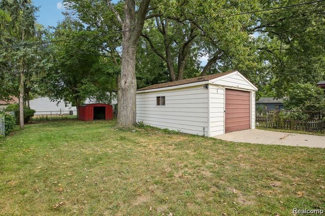 553 E Annabelle Avenue, Hazel Park, MI 48030