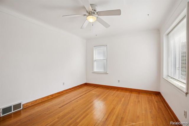 553 E Annabelle Avenue, Hazel Park, MI 48030