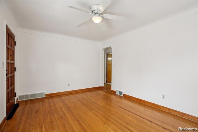 553 E Annabelle Avenue, Hazel Park, MI 48030