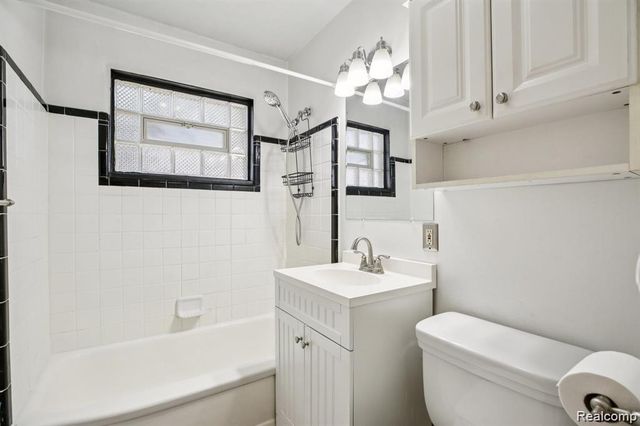 553 E Annabelle Avenue, Hazel Park, MI 48030