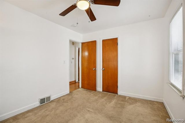 553 E Annabelle Avenue, Hazel Park, MI 48030