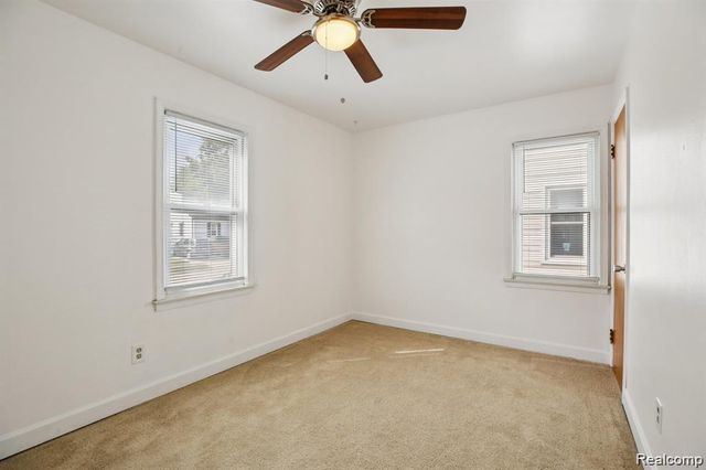 553 E Annabelle Avenue, Hazel Park, MI 48030