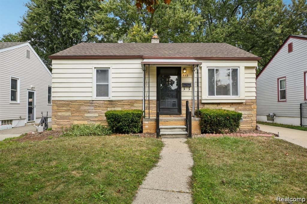 553 E Annabelle Avenue, Hazel Park, MI 48030
