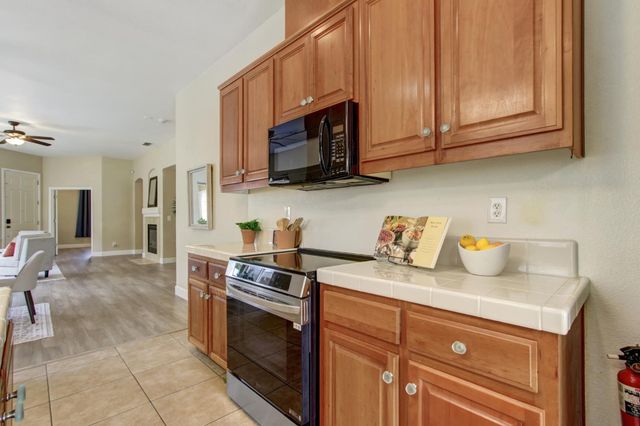 6032 ROSWITHA Ct, Sacramento, CA 95608