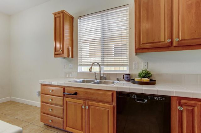 6032 ROSWITHA Ct, Sacramento, CA 95608