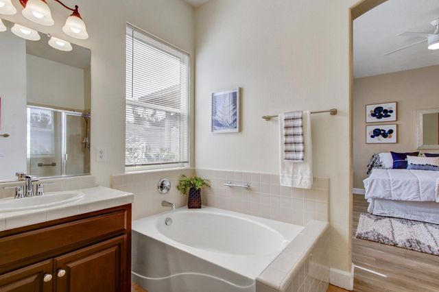 6032 ROSWITHA Ct, Sacramento, CA 95608