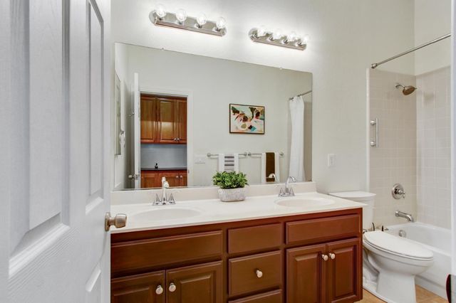 6032 ROSWITHA Ct, Sacramento, CA 95608