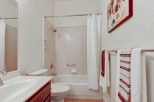 6032 ROSWITHA Ct, Sacramento, CA 95608
