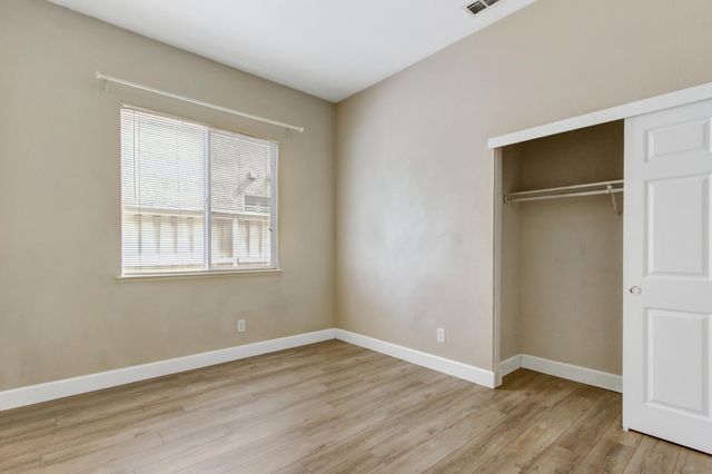 6032 ROSWITHA Ct, Sacramento, CA 95608