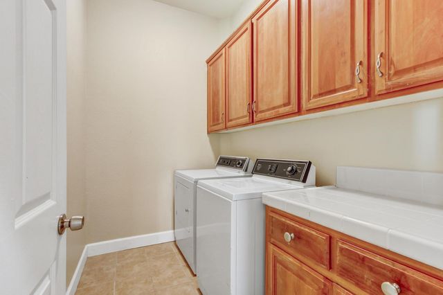 6032 ROSWITHA Ct, Sacramento, CA 95608