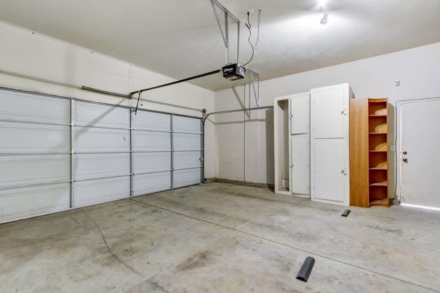 6032 ROSWITHA Ct, Sacramento, CA 95608
