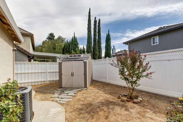 6032 ROSWITHA Ct, Sacramento, CA 95608