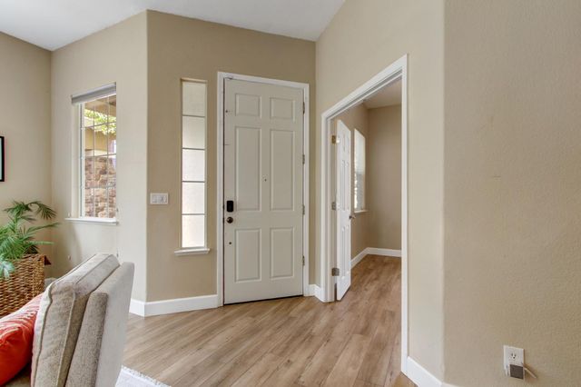 6032 ROSWITHA Ct, Sacramento, CA 95608