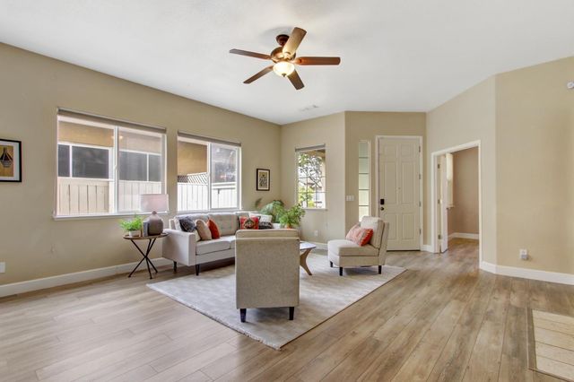 6032 ROSWITHA Ct, Sacramento, CA 95608