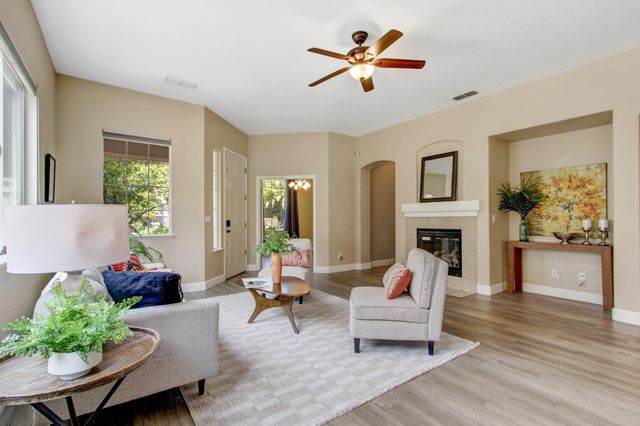 6032 ROSWITHA Ct, Sacramento, CA 95608