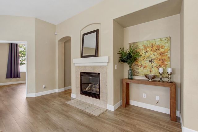 6032 ROSWITHA Ct, Sacramento, CA 95608
