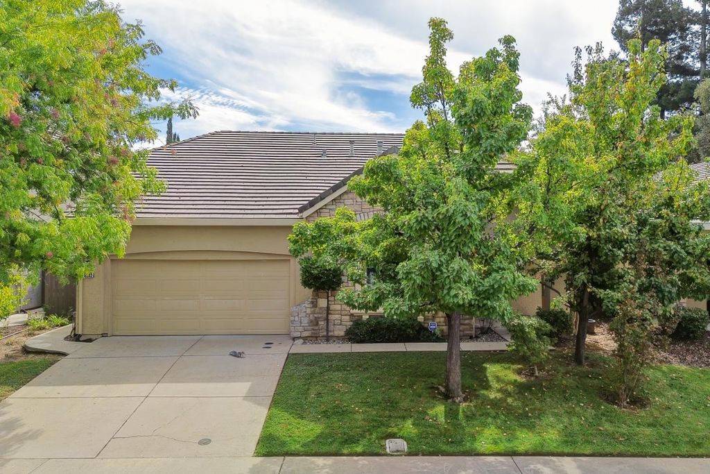 6032 ROSWITHA Ct, Sacramento, CA 95608