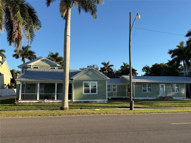 621 or 625 W RETTA ESPLANADE, Punta Gorda, FL 33950