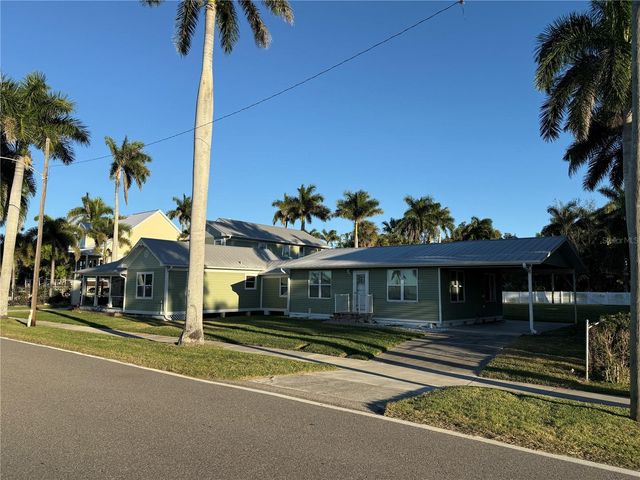 621 or 625 W RETTA ESPLANADE, Punta Gorda, FL 33950