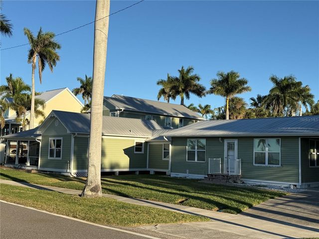 621 or 625 W RETTA ESPLANADE, Punta Gorda, FL 33950
