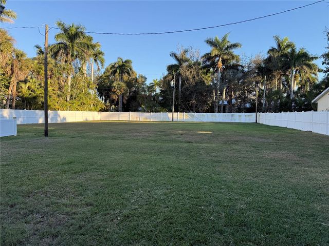 621 or 625 W RETTA ESPLANADE, Punta Gorda, FL 33950