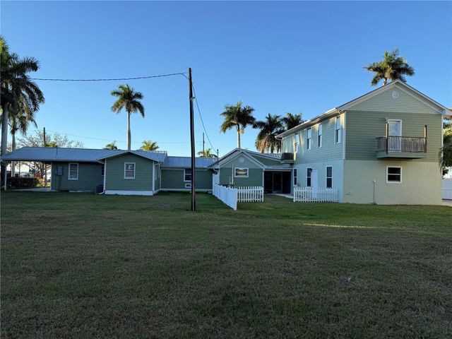 621 or 625 W RETTA ESPLANADE, Punta Gorda, FL 33950