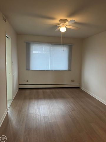 2121 CLAWSON Avenue, Royal Oak, MI 48073